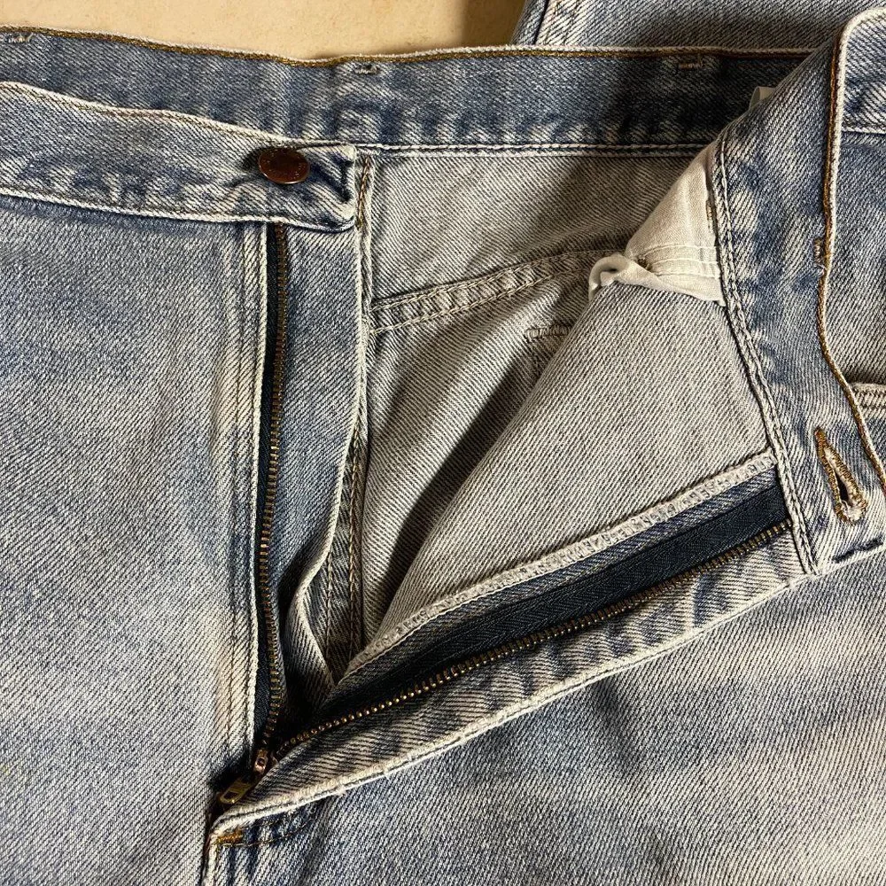 VINTAGE RUSTLER DISTRESSED FADED LIGHT BLUE DENIM JEANS  38x32 - Picture 11 of 11